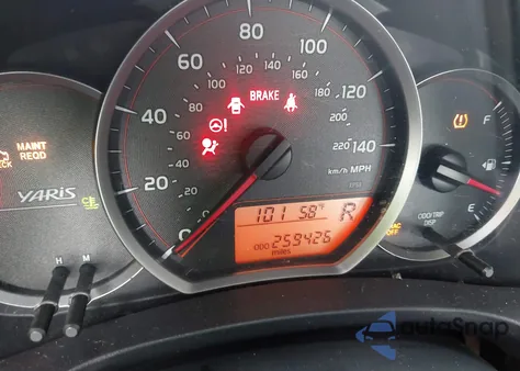 2013 Toyota Yaris L z USA, uszkodzony, nr VIN JTDKTUD3XDD561039